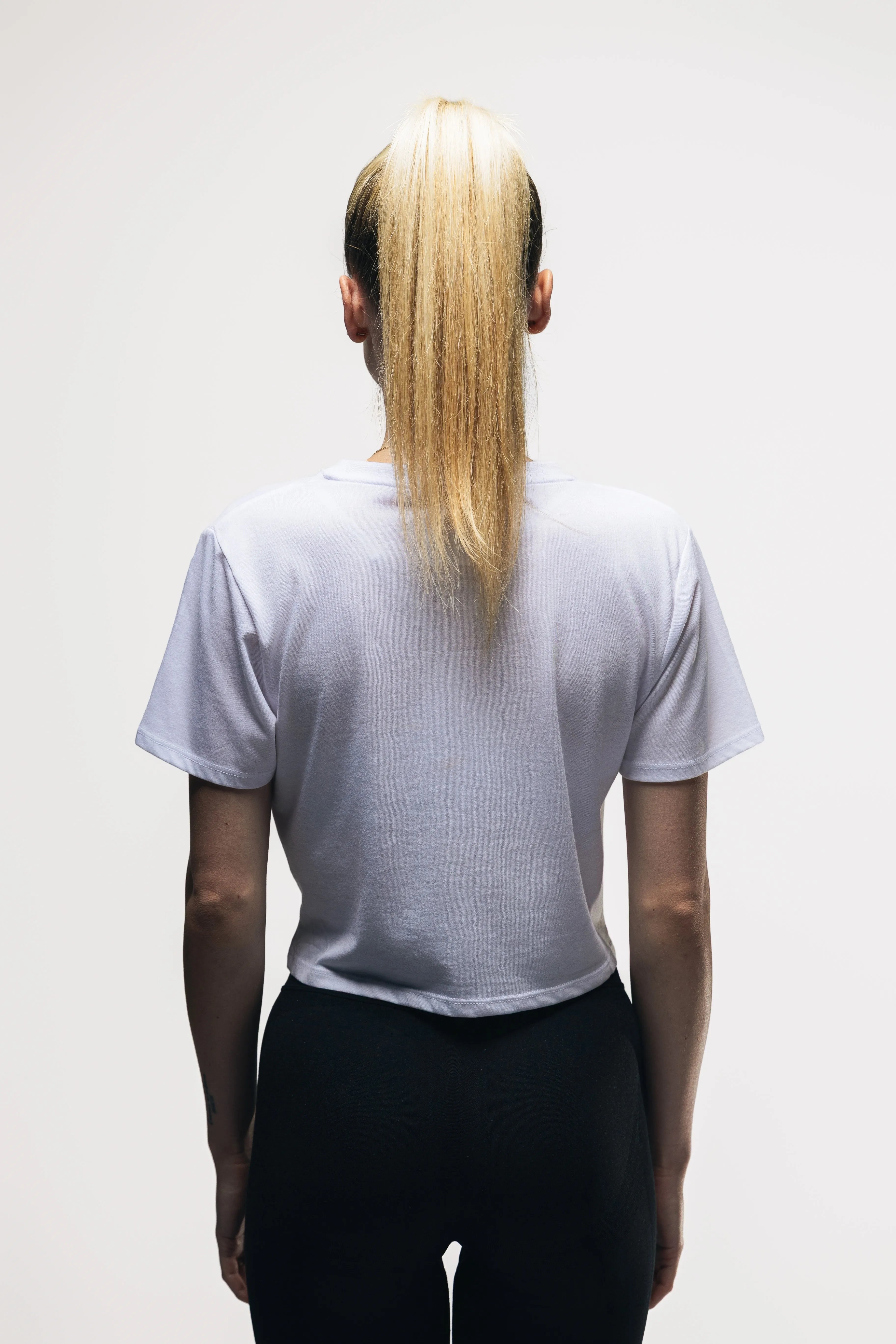 ESSENTIALS Crop Top White (W)