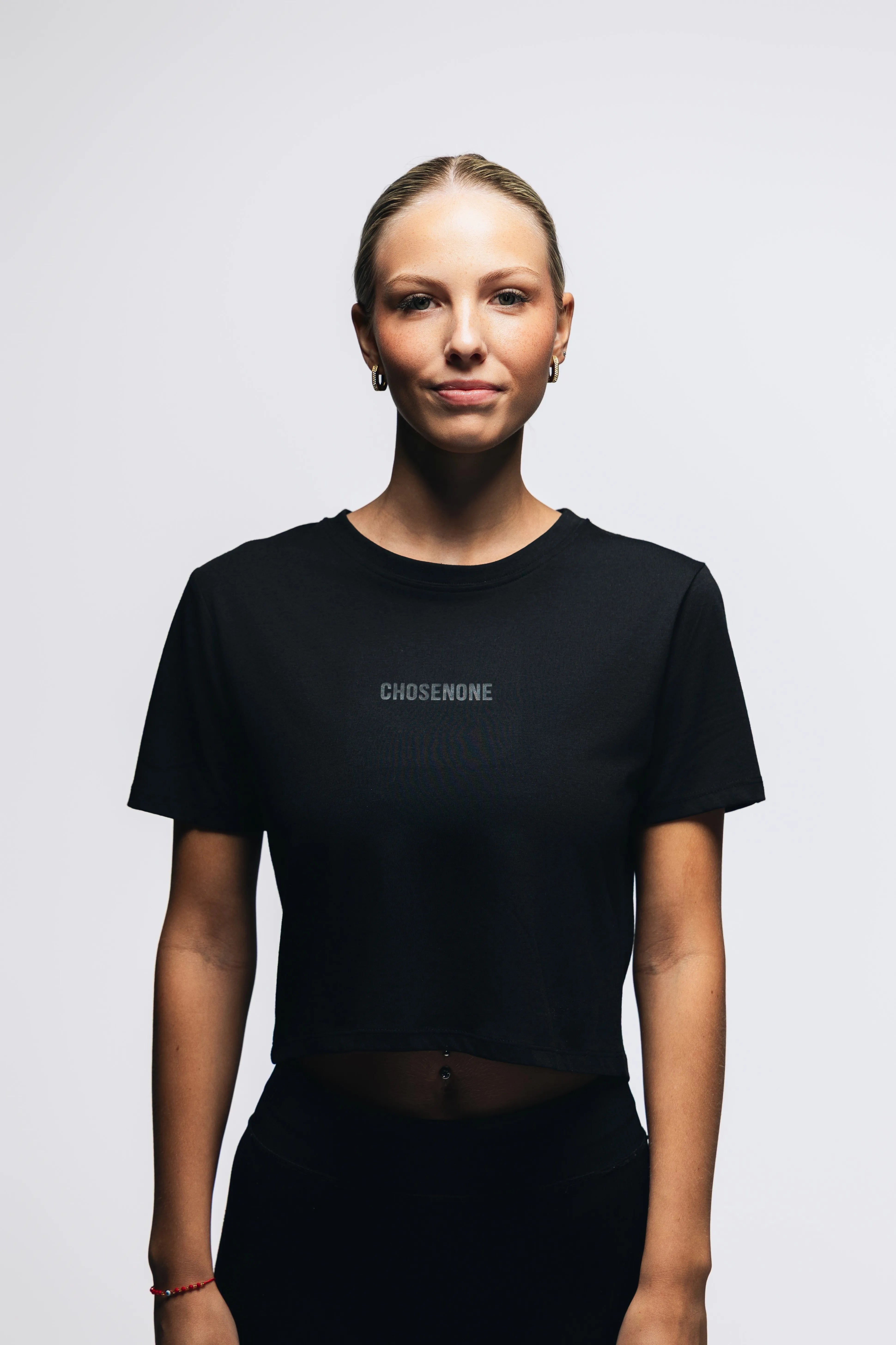 ESSENTIALS Crop Top Black (W)