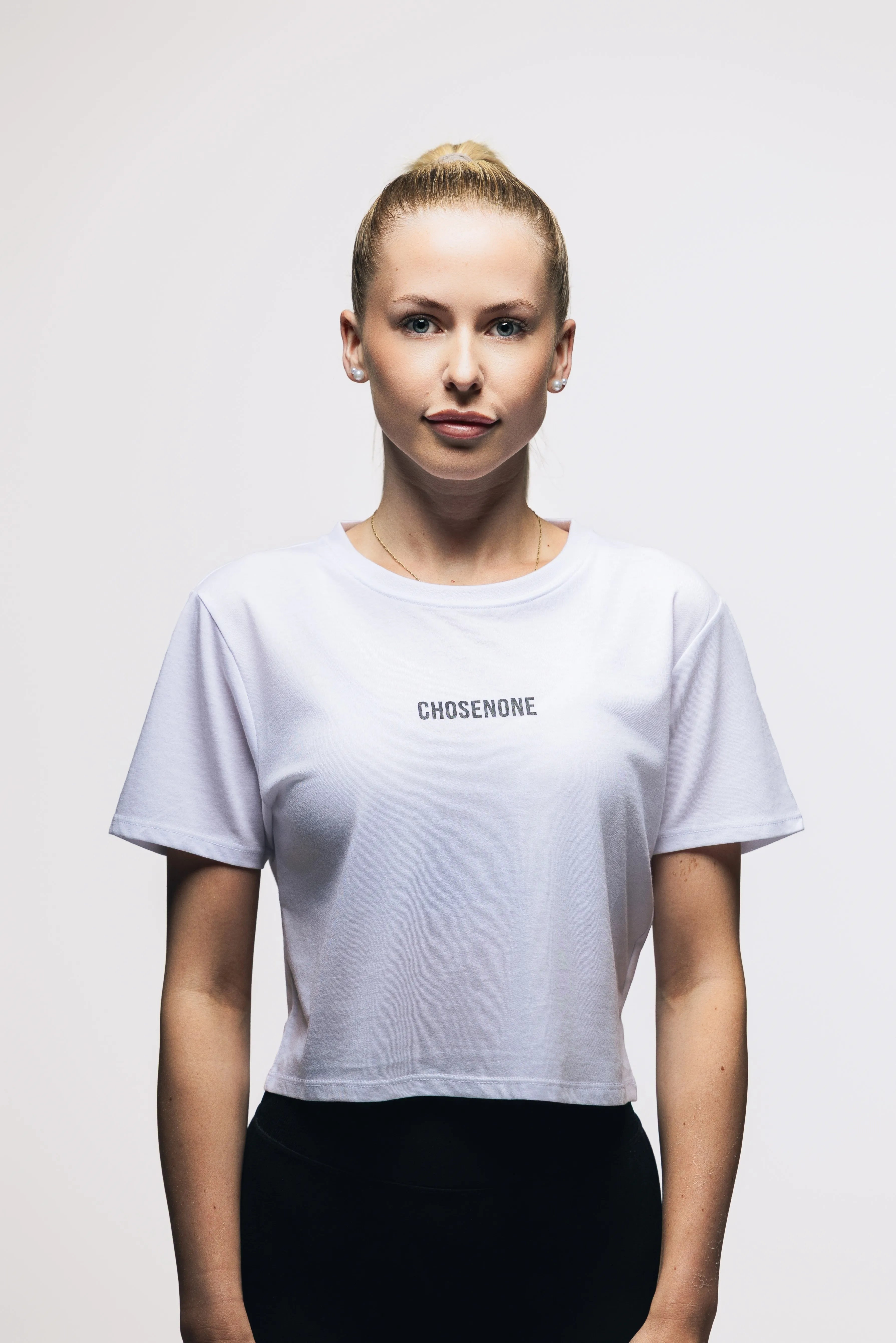 ESSENTIALS Crop Top White (W)